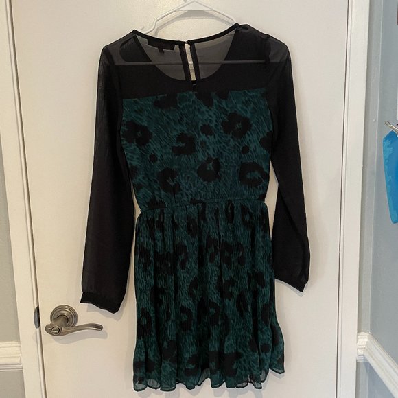 Jessica Simpson Green Pattern Long Sleeve Chiffon Dress - Picture 1 of 4